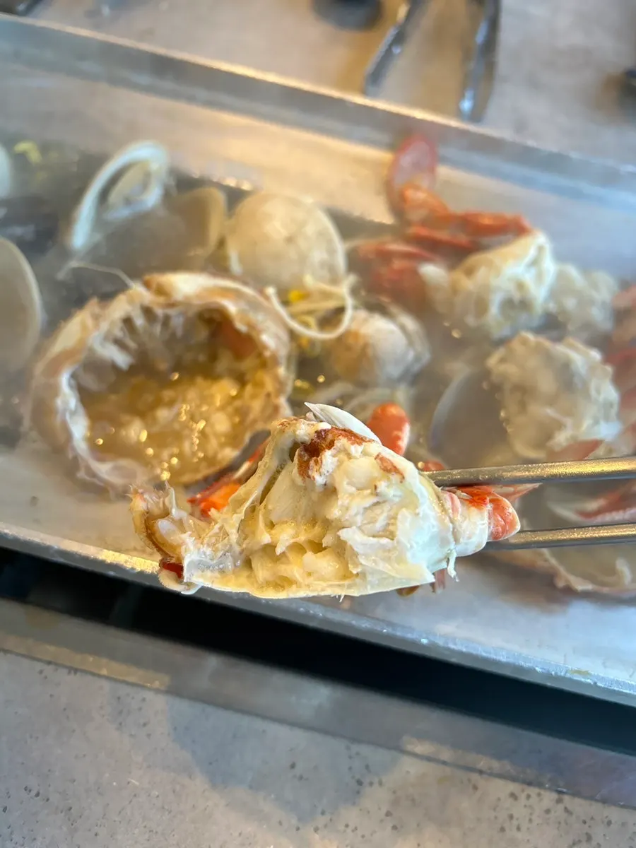 살이 통통한 조개와 홍합