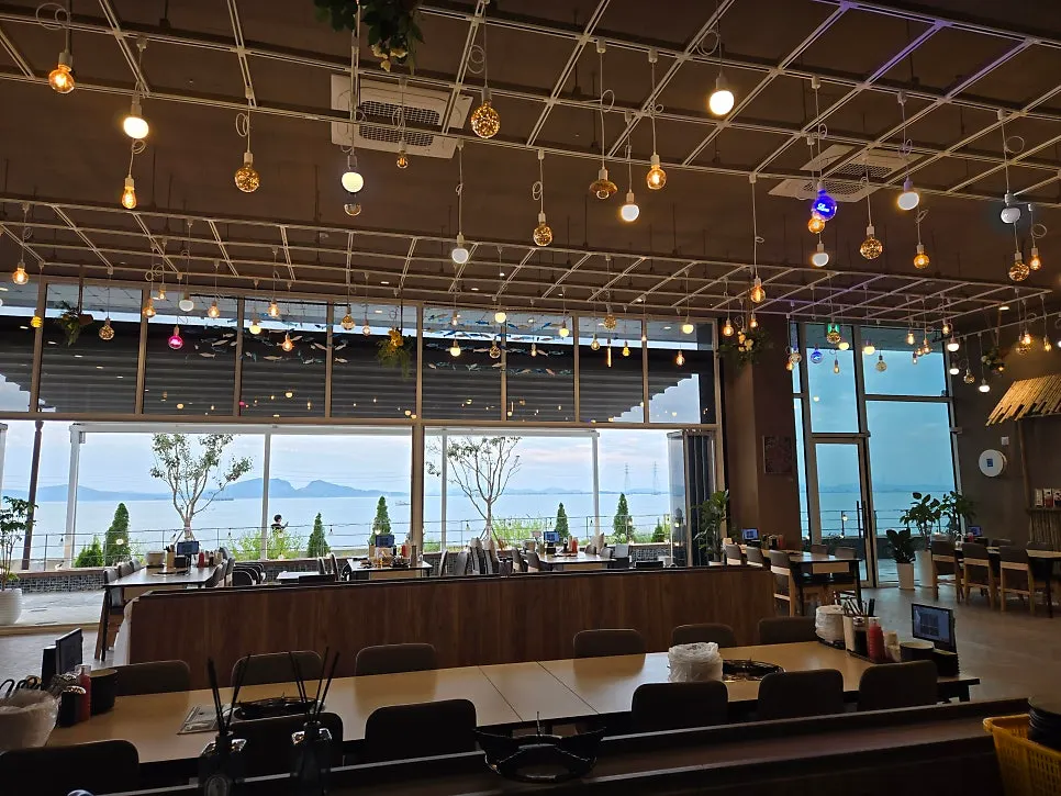 크랩야시장 입구 주변 이국적인 외관