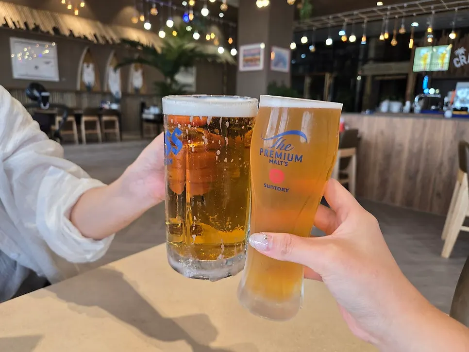 산토리 생맥과 카스 생맥 두 잔