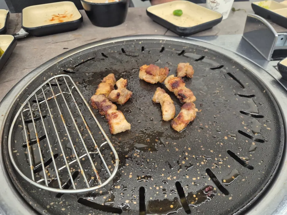 고기와 함께 주문한 공깃밥