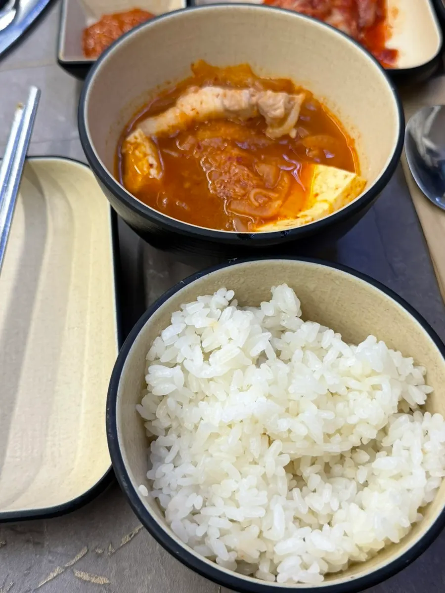Kimchi jjigae included with the half-set