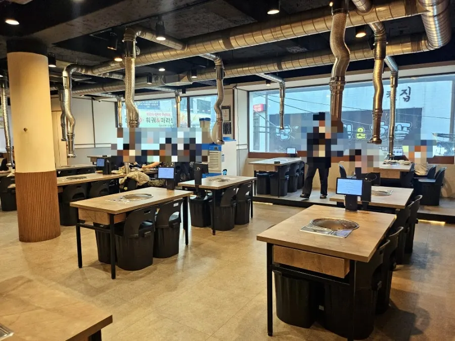 Clean interior of Oillaenae Jeonbuk National University Branch