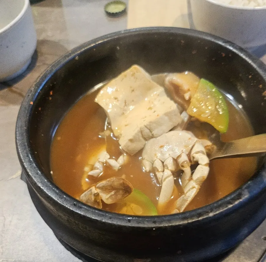 Crab miso stew included in the half-and-half set