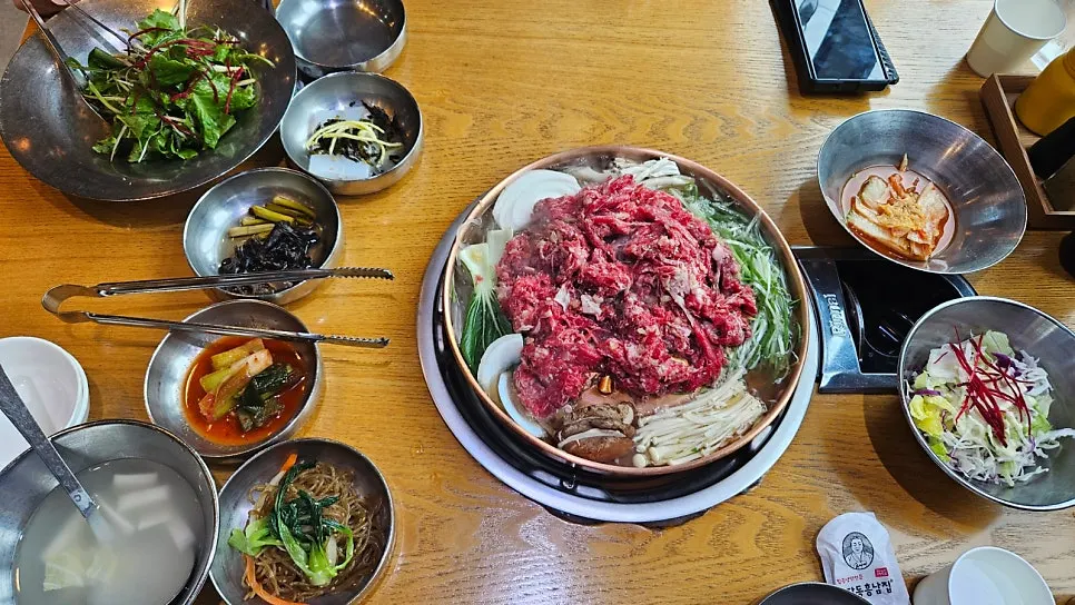 Raw hanwoo bulgogi placed on the grill