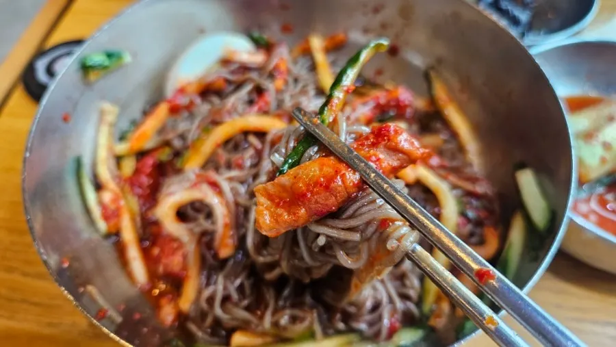 Close-up of the skate bibim naengmyeon