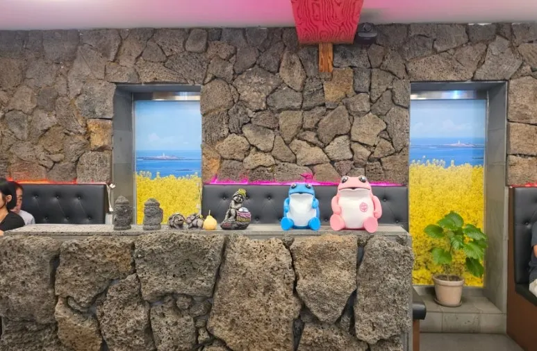 Interior of 52 Degree Kalguksu decorated in a Jeju stone wall style