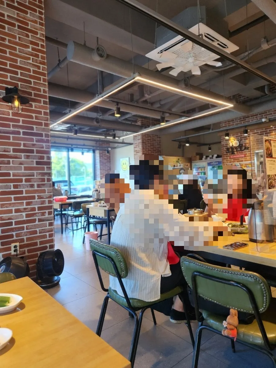 Bright interior of Oneuldo Utja Chowol