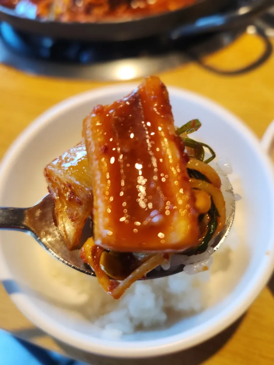 Squid duruchigi piled on top of sotbap