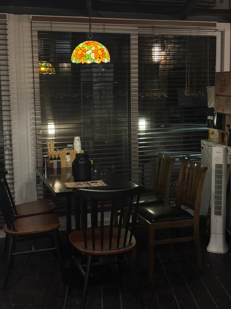 Table seating good for groups