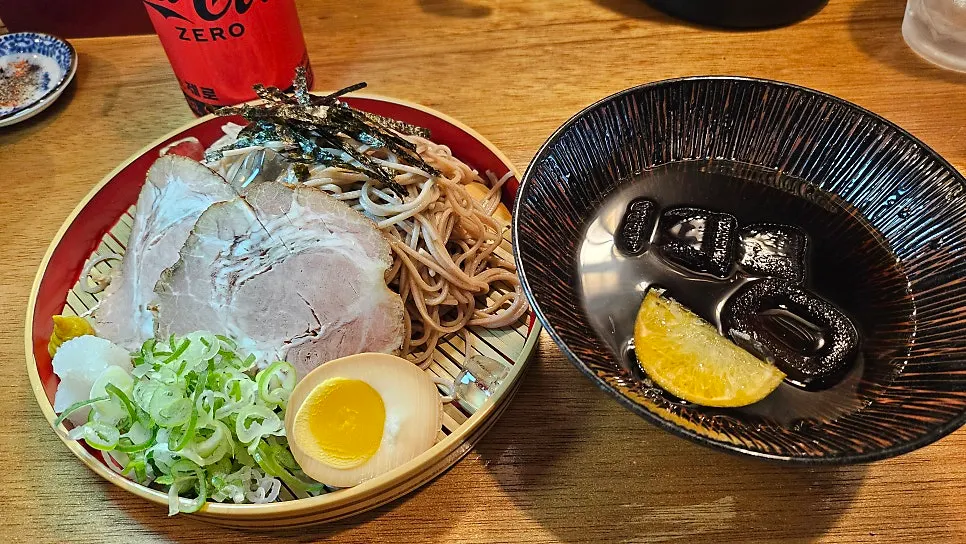 Zaru soba 120g served with cold meat topping
