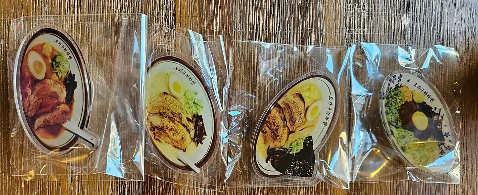 Review event notice for a ramen phone grip