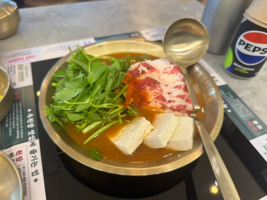牛肉サムギョプ味噌鍋とイカとセリのチヂミの食卓