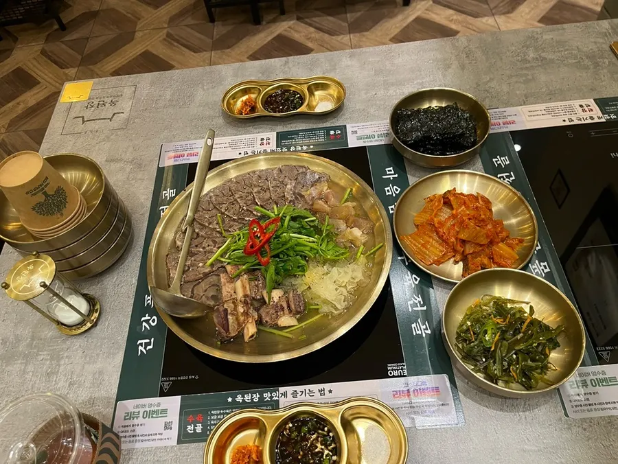 끓이기 전 모듬수육전골 냄비