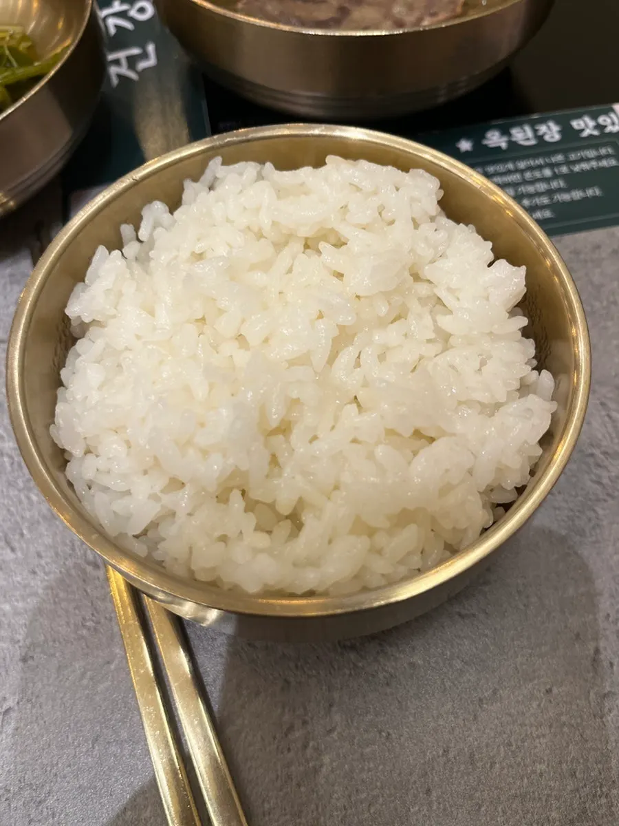 국물에 적신 당면 한 젓가락