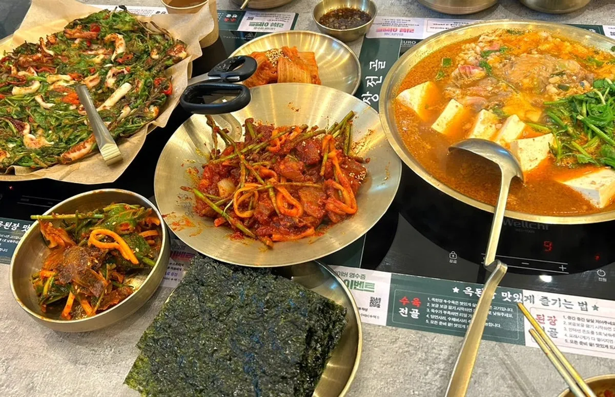 Table spread at Ok Doenjang Suwon Hommaesil Branch