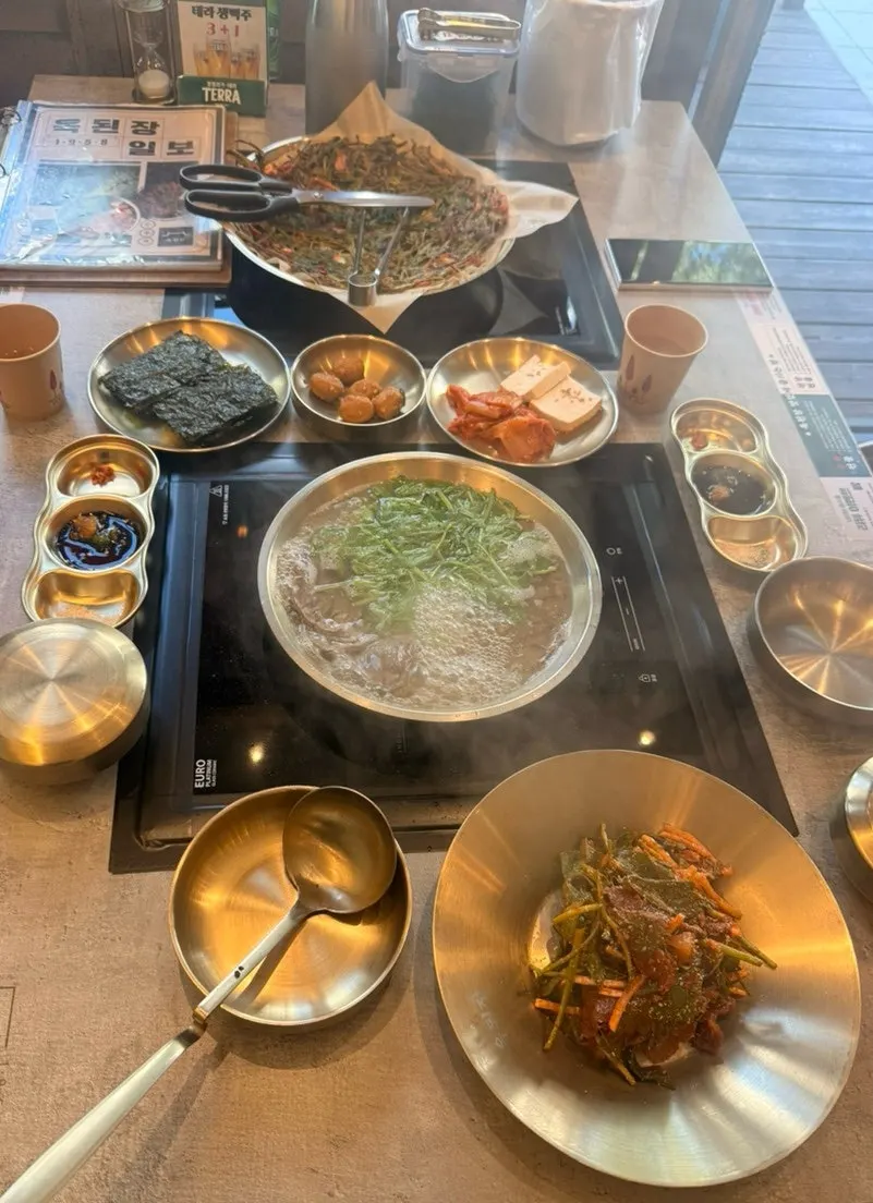 Table setting at Okdengjang Paju Yadang Branch