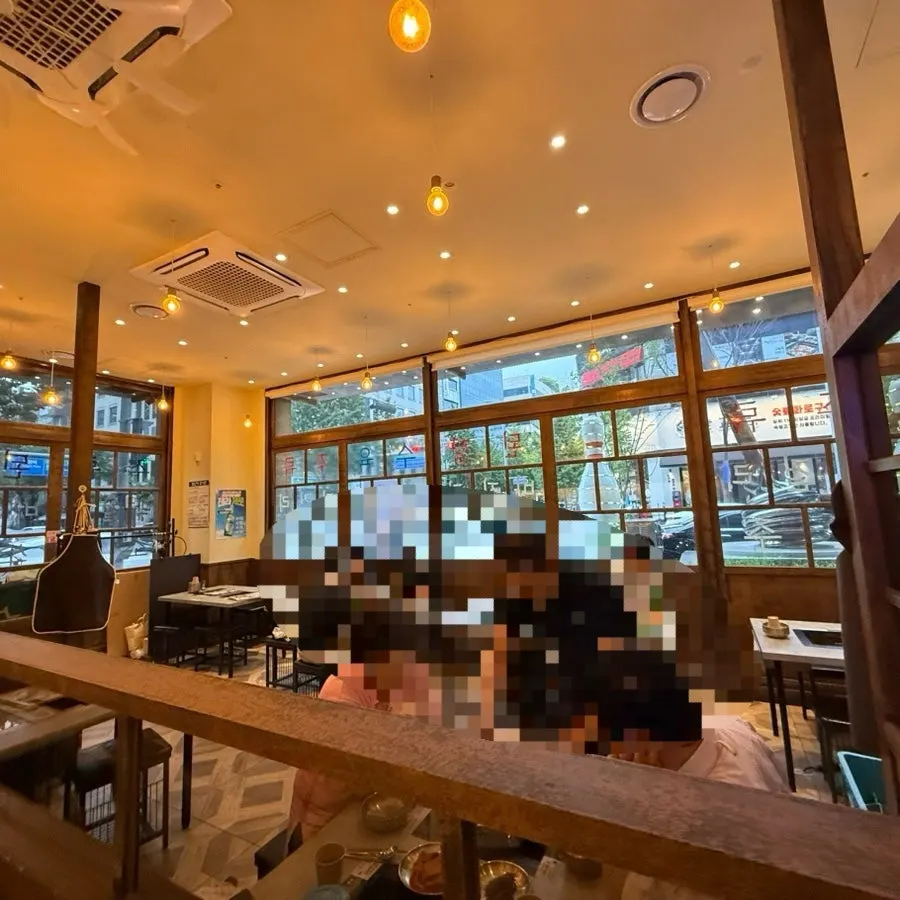 Retro-style interior of Okdengjang Seohyeon Branch