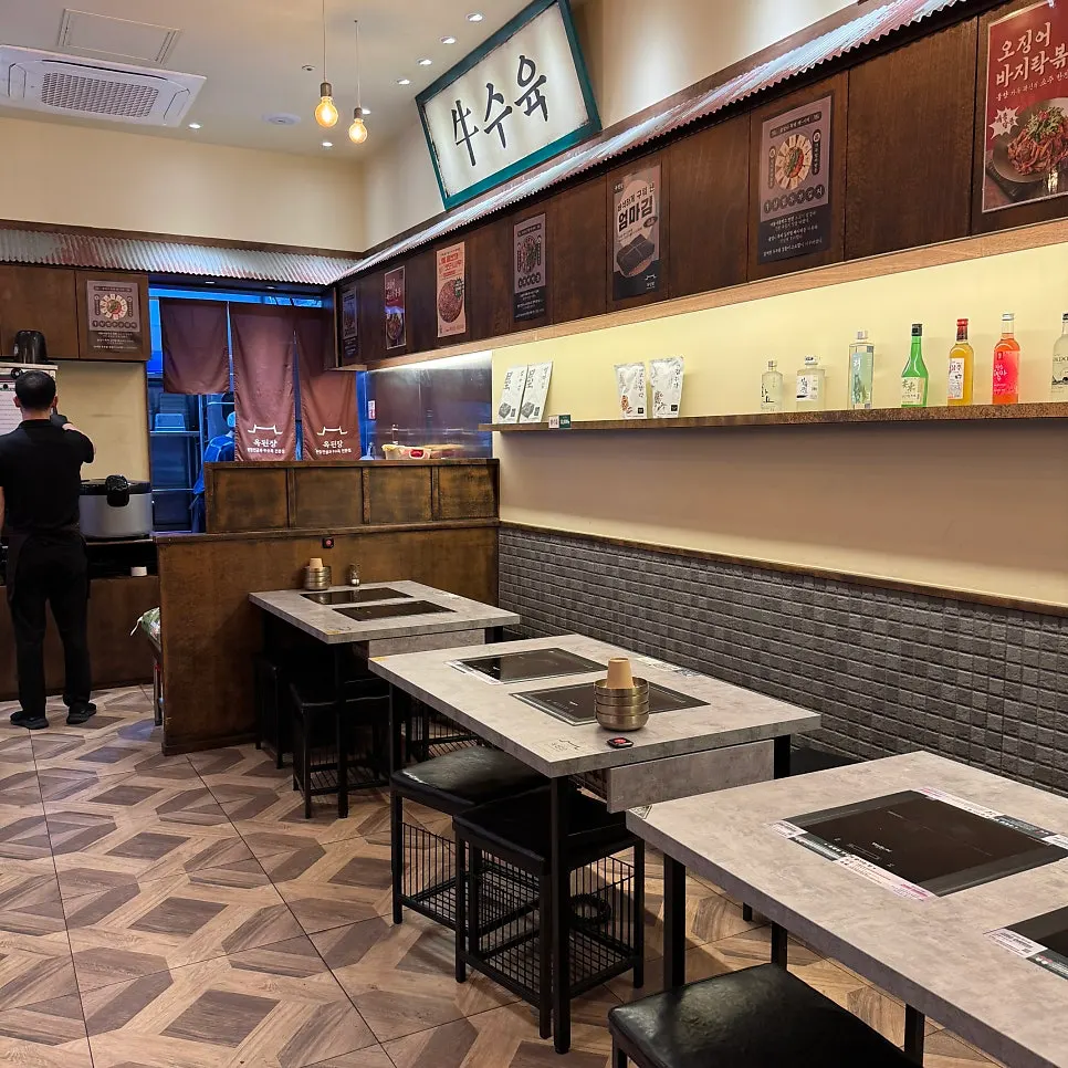 Table seating with storage space for bags