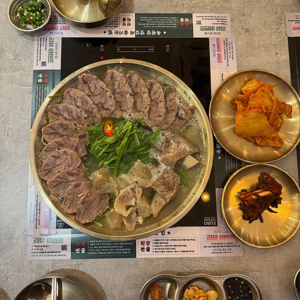 Boiled pork hot pot and doenjang hot pot placed side by side