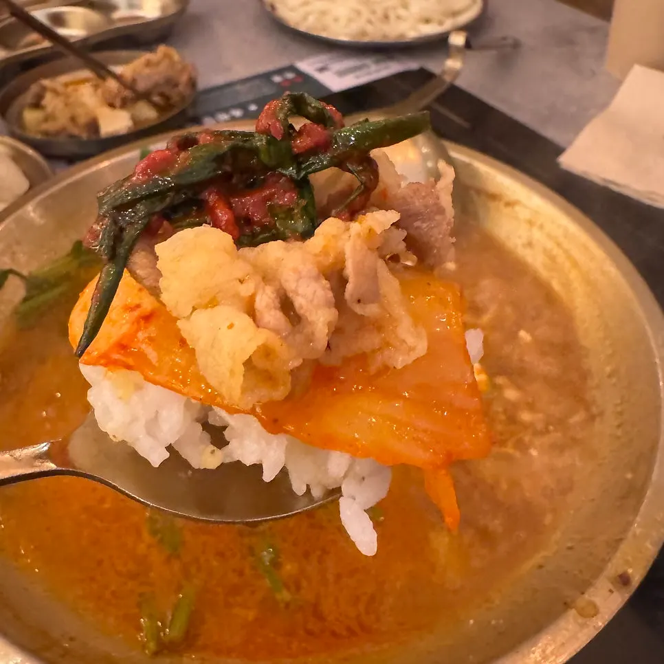 Doenjang broth rice paired with green onion kimchi