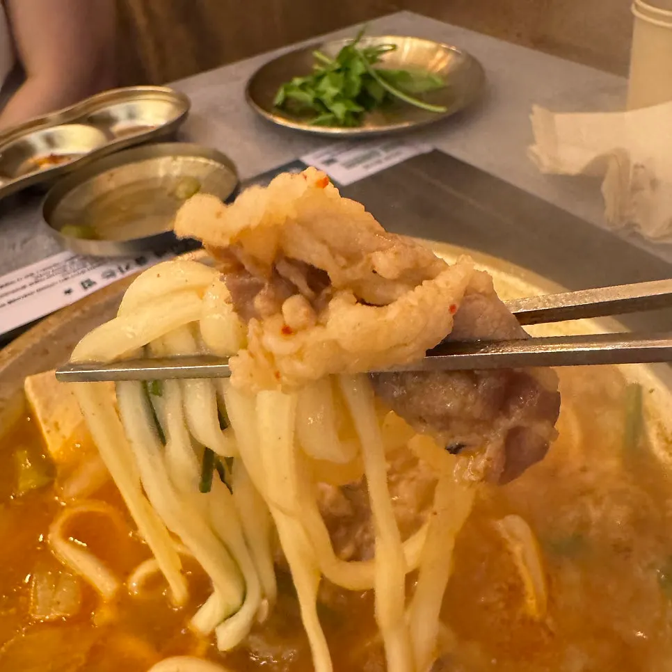 Sujebi dough added into the doenjang hot pot