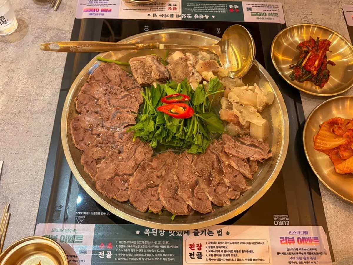 옥된장 서현점 모둠 수육전골 중 한 냄비
