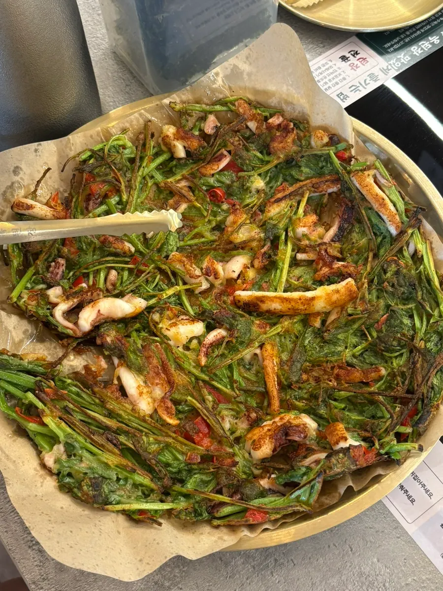 Seasoned boiled pork in a tangy, spicy sauce