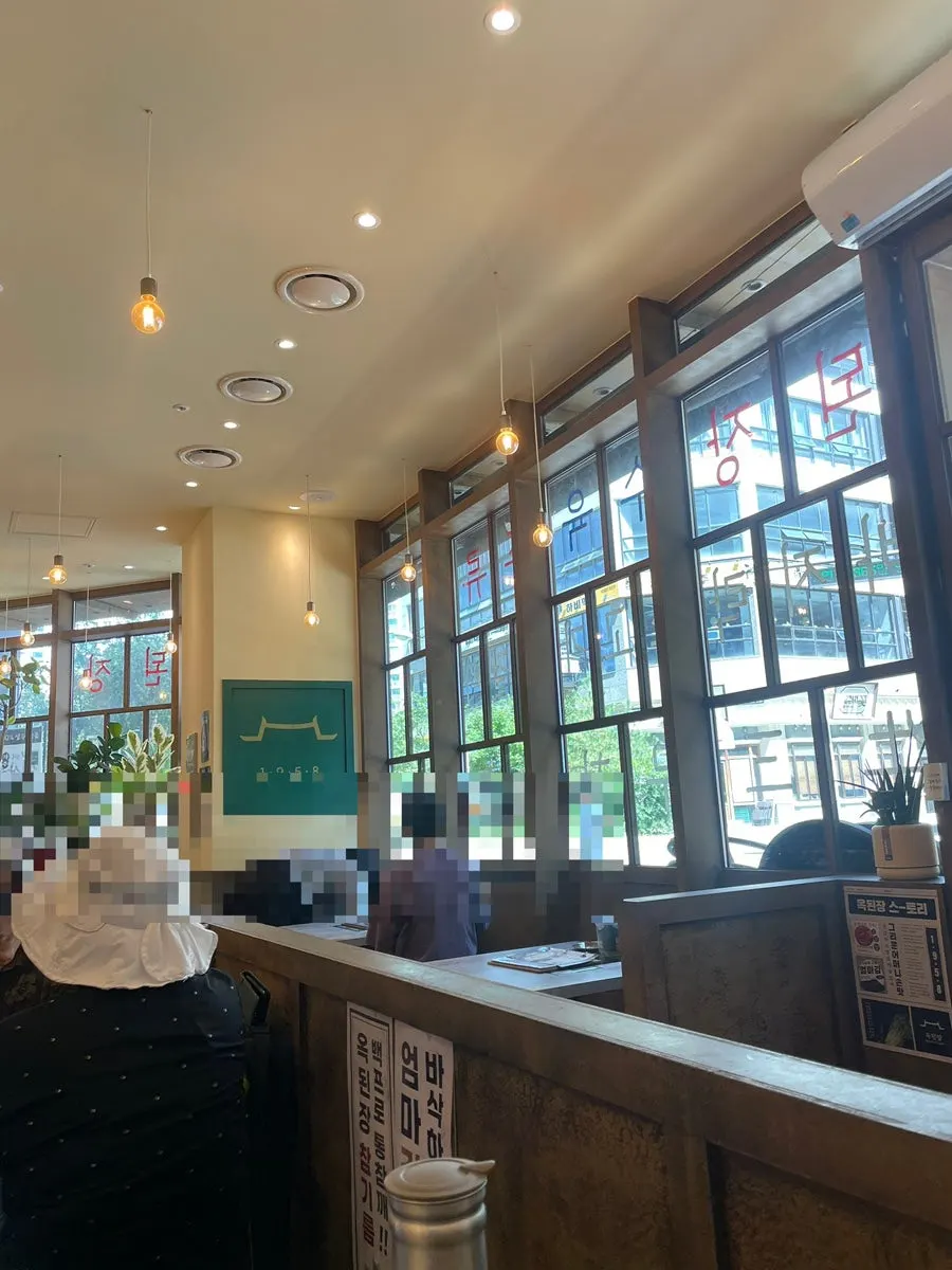 オクデンジャン水原ホメシル店の出入口周辺