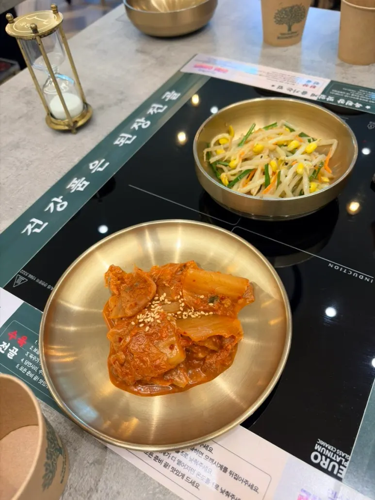 Stir-fried kimchi and seasoned bean sprout side dishes