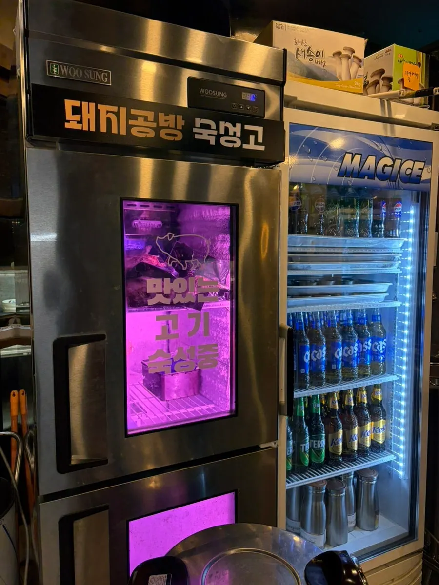 돼지공방 매장 내부 분위기