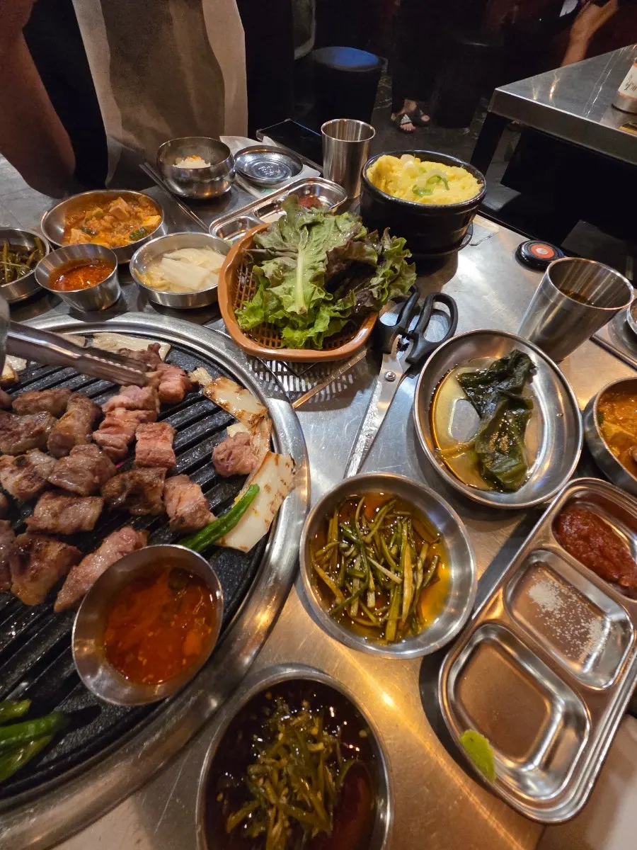 친구 4인 모임 고기 상차림