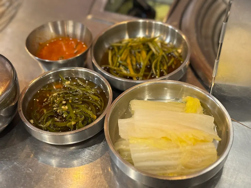 일요일 저녁 돼지공방 매장 좌석