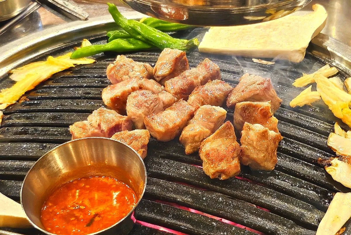 Assorted half-platter grilling over bijangtan charcoal