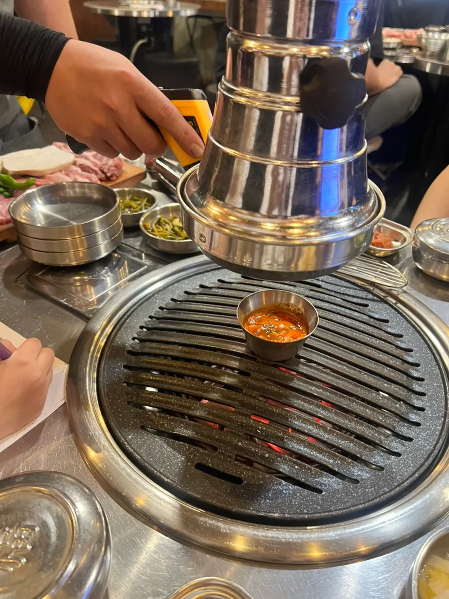 Container showing the order for eating meat