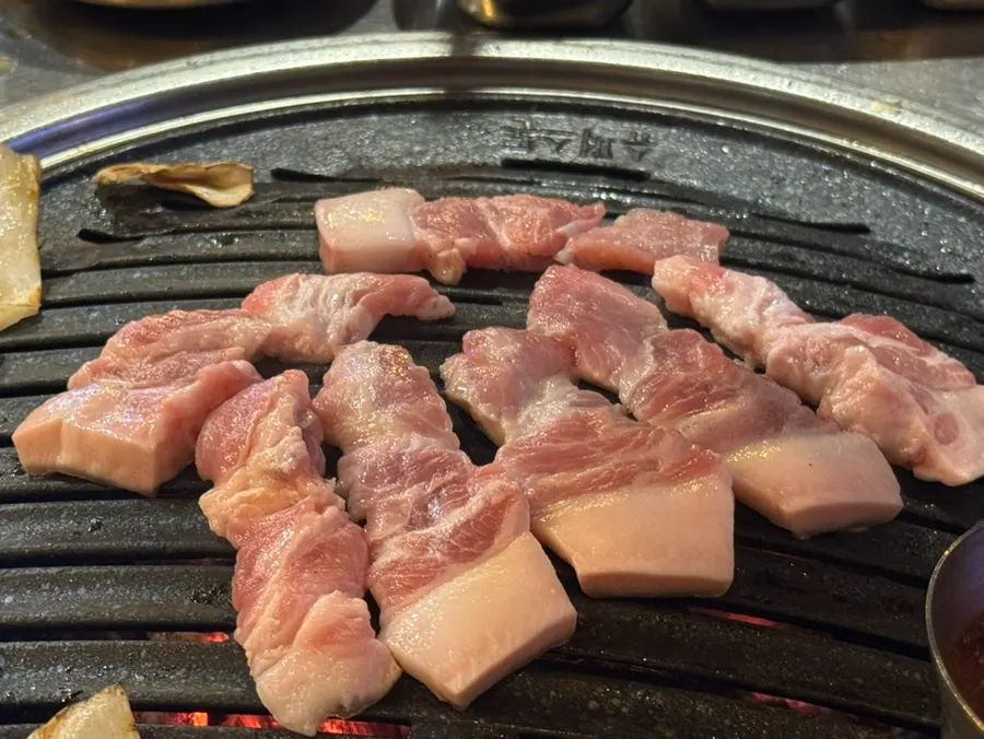Intercostal pork grilled directly over charcoal