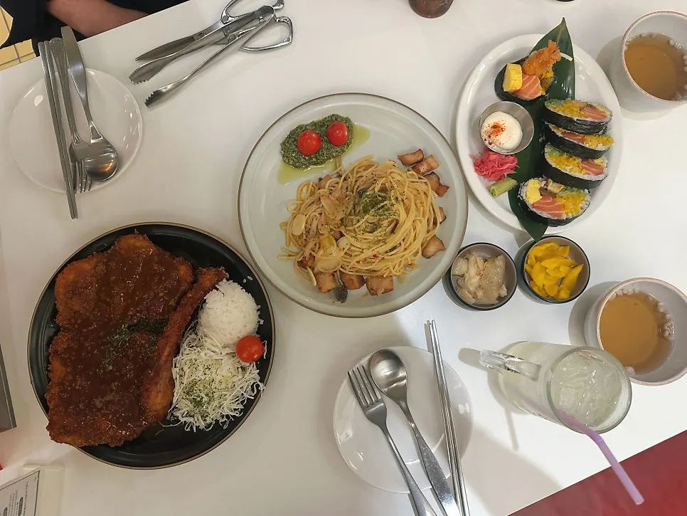 연어후토마끼와 뼈 돈카츠 파스타