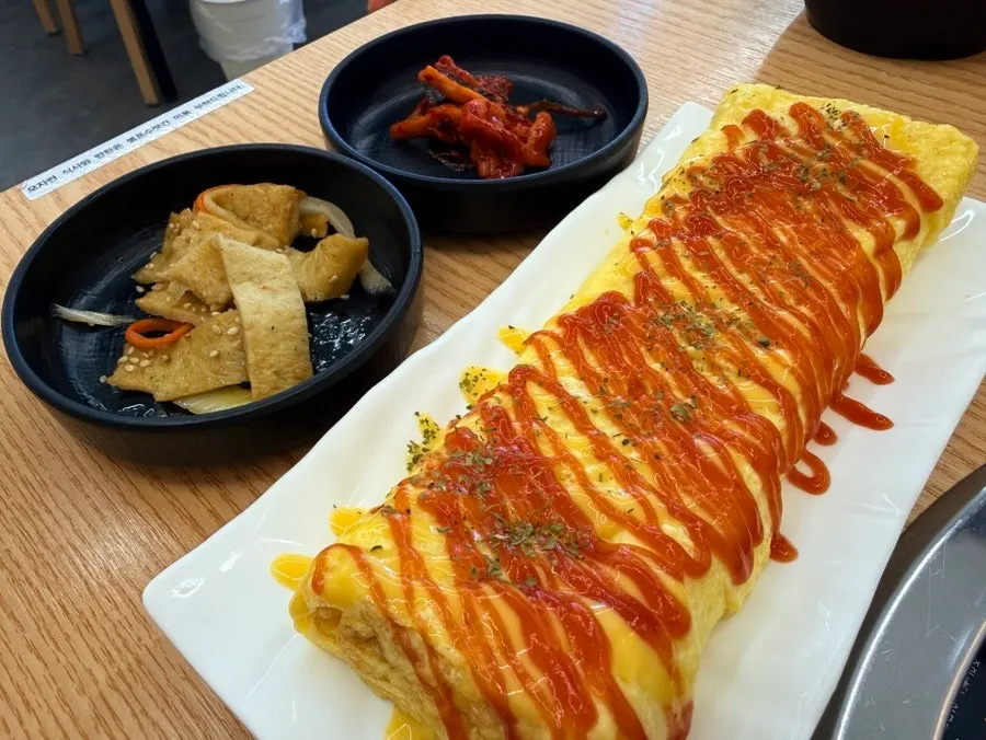밥에 비벼 먹는 매콤한 부대볶음