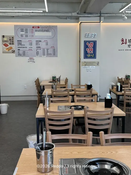 최부대찌개 매장 공간