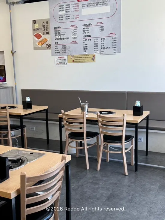 최부대찌개 내부 좌석