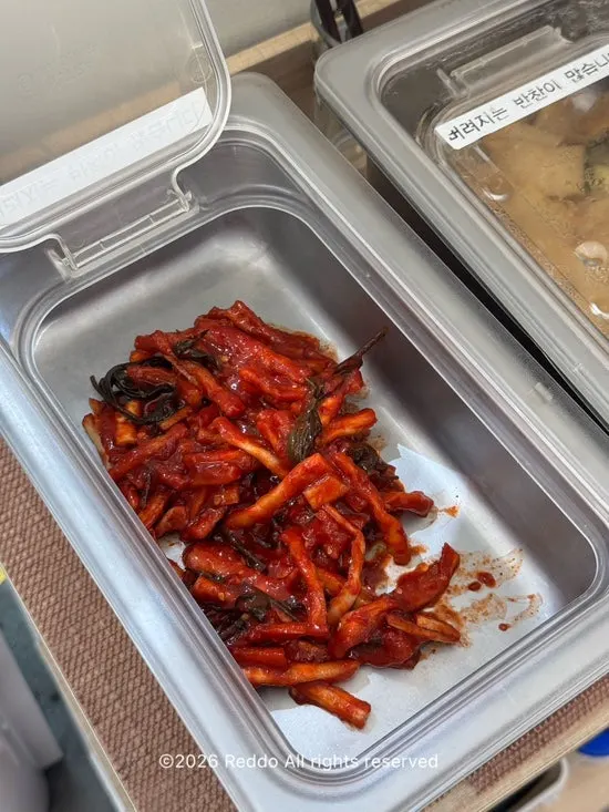 신동진쌀 밥과 기본 상차림