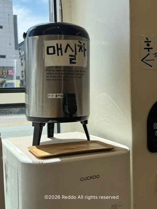 남김없이 비운 부대찌개 식사