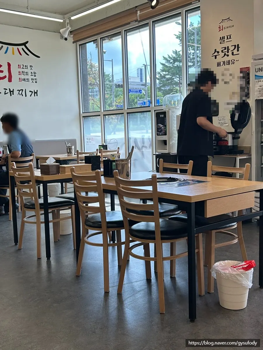최부대찌개 식당 내부 전경