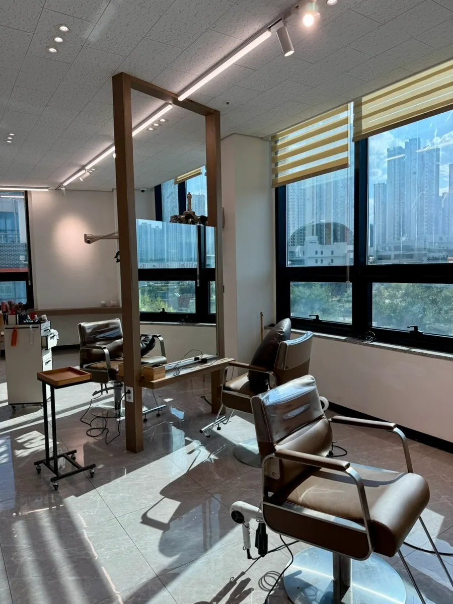 Window seat at the salon with a lake park view
