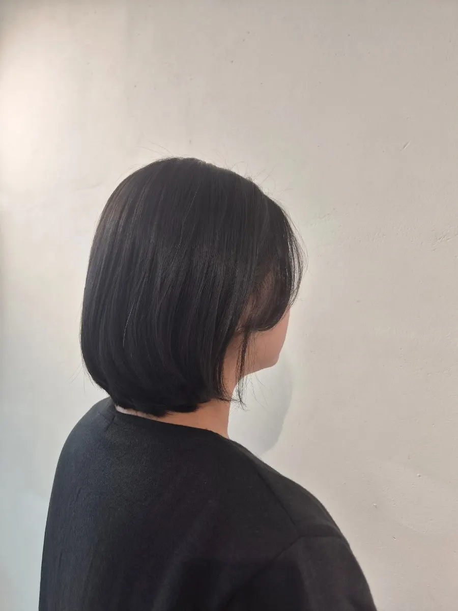 뿌리 볼륨이 살아난 단발 머리