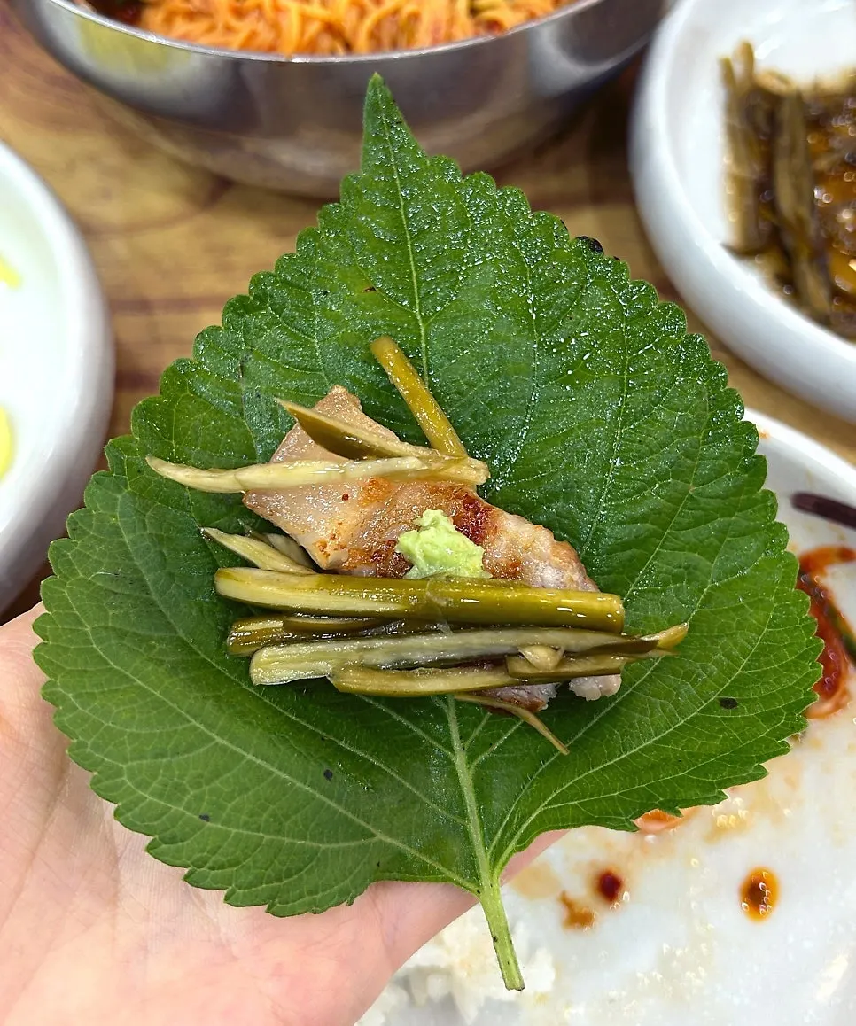 비벼낸 비빔냉소면 한 그릇