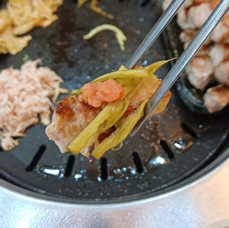 Pork belly topped with salted pollock roe and wasabi