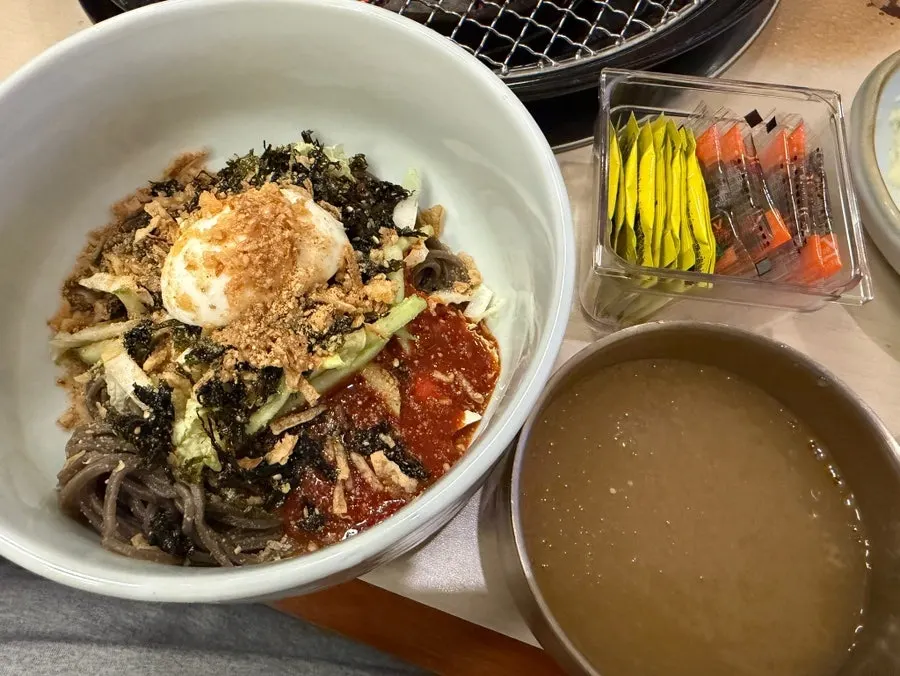 지리산 흑돼지 수육 접시