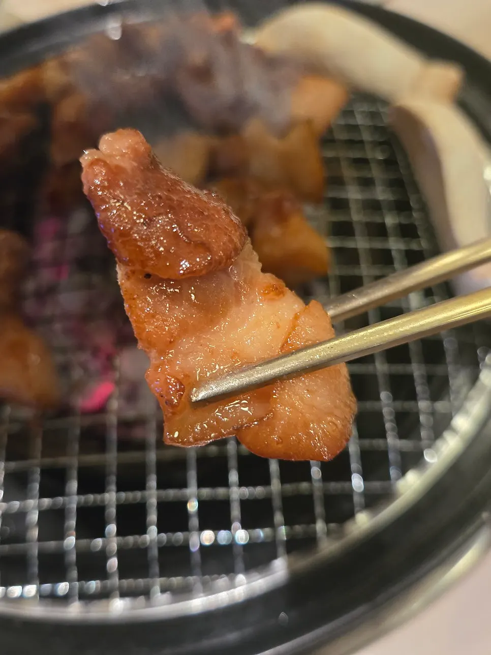 Picking up a piece of grilled kkodeulsal