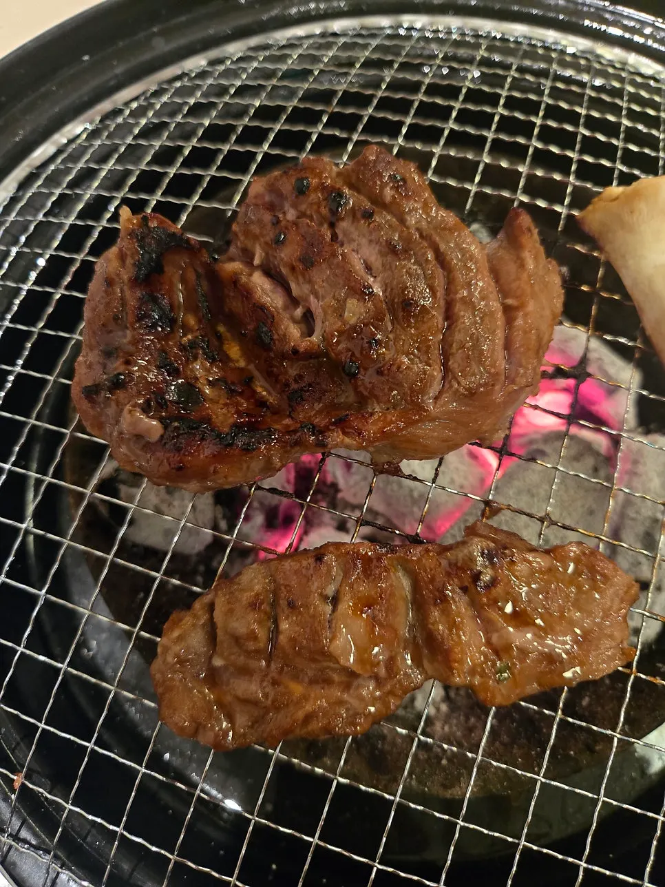 Yuzu-aged bbolsal on the grill