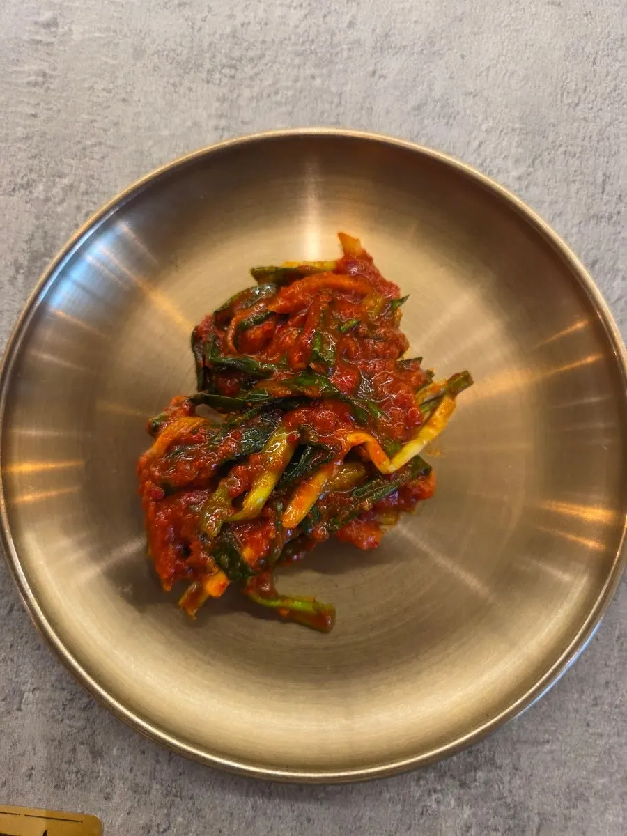 Basic side dishes served with the set